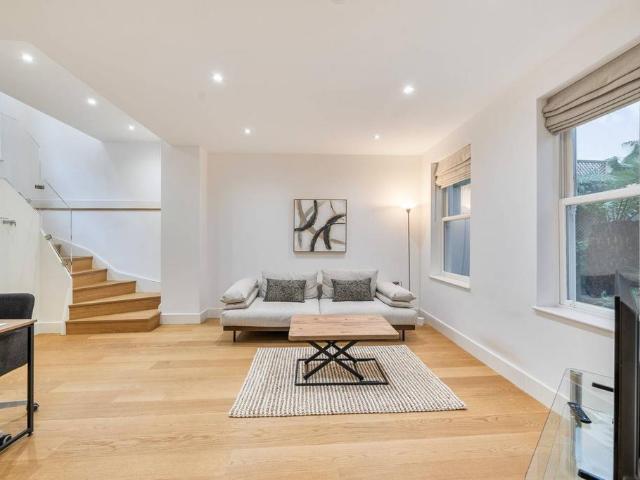 Flat for rent in South Kensington, Greater London