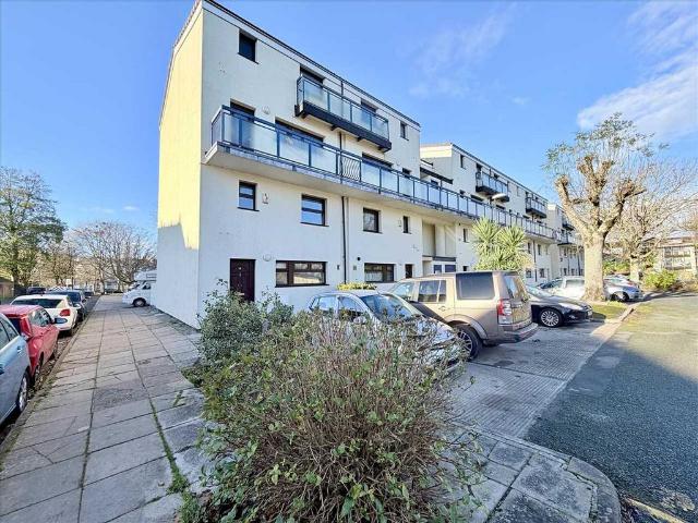 Flat for rent in Mount Wise