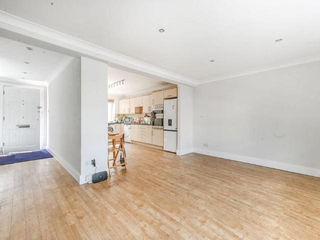House for rent in Brompton, Greater London