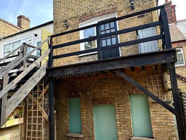 House for rent in Upton, Acol