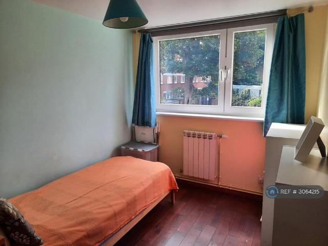 House for rent in Surrey Lane Estate, Greater London