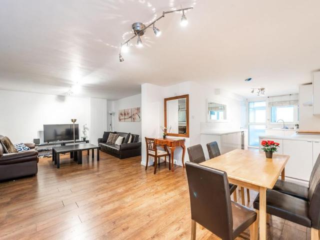 Flat for rent in Earl's Court, Greater London