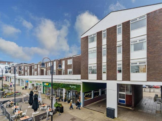 Flat for rent in Abbey End, Green Close