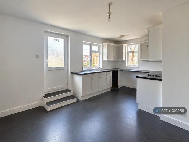 Flat for rent in Woodford Bridge, Greater London