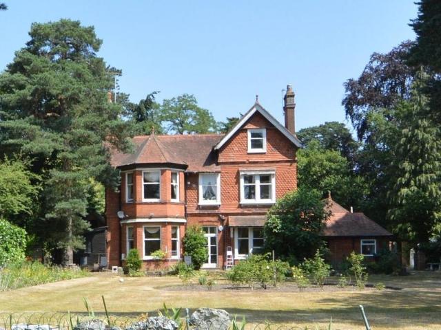 Flat for rent in Blackhills, Surrey