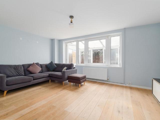 Flat for rent in Bromley-by-Bow, Poplar Grove