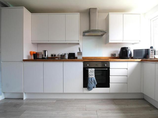 Flat for rent in Highfield, Pouchen End
