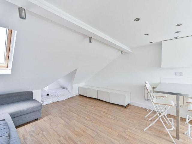House for rent in London Borough of Merton, Mitcham