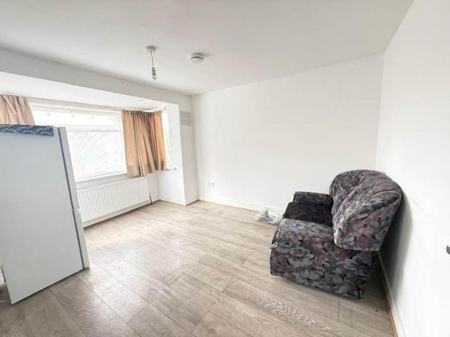 House for rent in London Borough of Ealing, Greater London