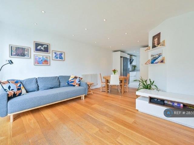 Flat for rent in South Lambeth, Greater London