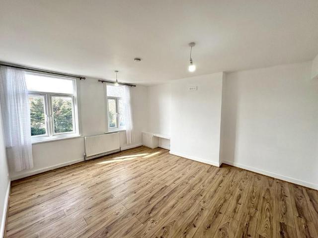 Flat for rent in London Borough of Lewisham, New Cross