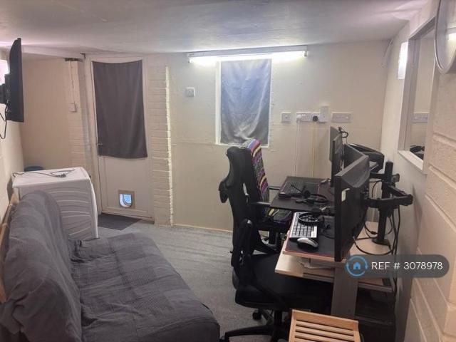 House for rent in London Borough of Hounslow, Greater London