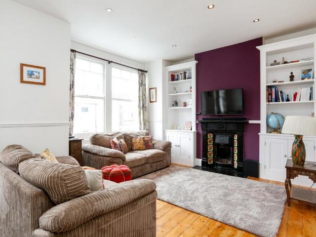 Flat for rent in Earlsfield, Isle Of Man