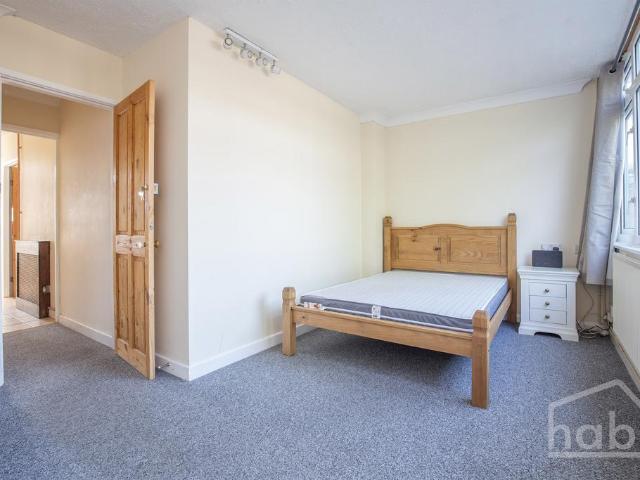 Flat for rent in Earlham Rise, East Bank
