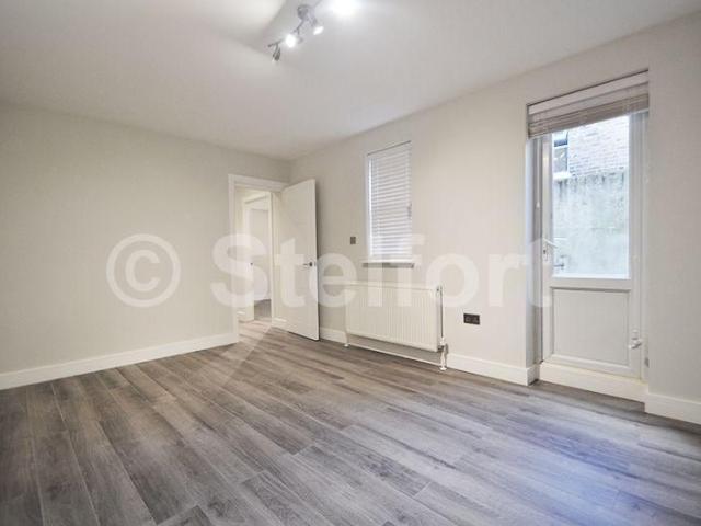 House for rent in Holloway, Cat Hill