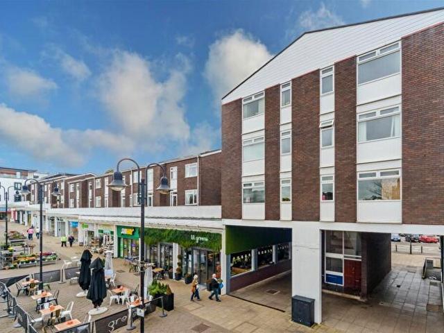 Apartment for rent in Abbey End, Green Close