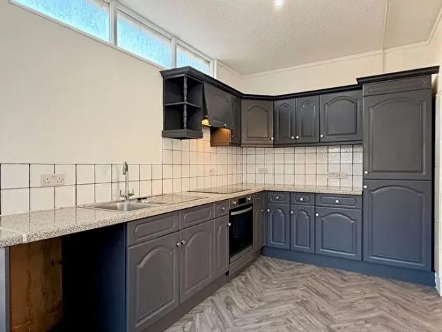Apartment for rent in Oystermouth, Mumbles