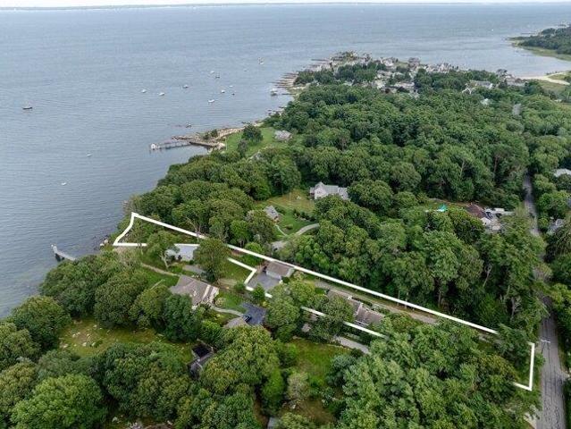 House for sale in Harbor Beach, Mattapoisett