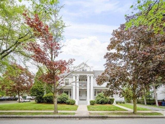Condo for sale in Melrose