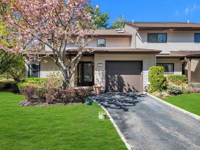 Condo for sale in Huntington, New York