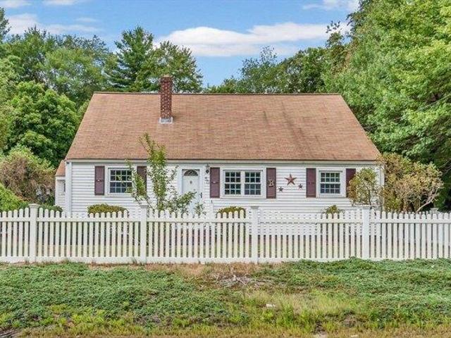 House for sale in Mendon, Massachusetts