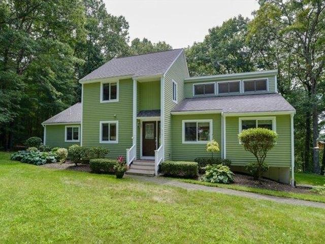 House for sale in Mendon, Massachusetts