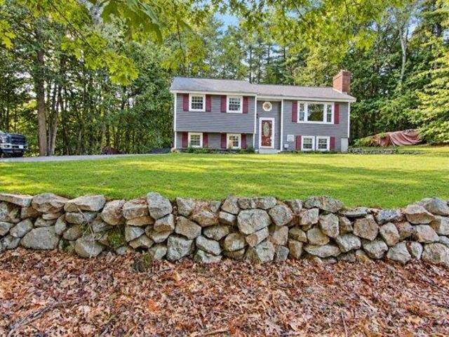 House for sale in Reeds Ferry, Merrimack