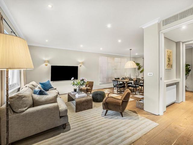 Townhouse for rent in City of Westminster, Greater London
