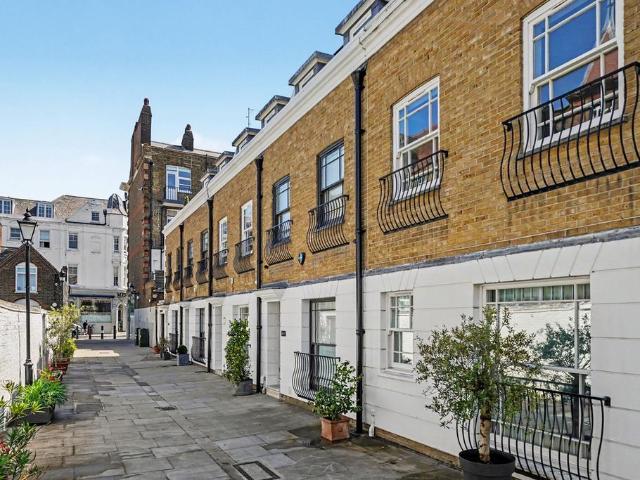 House for sale in Brompton, Greater London