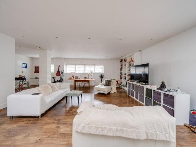 House for sale in Brondesbury, Greater London