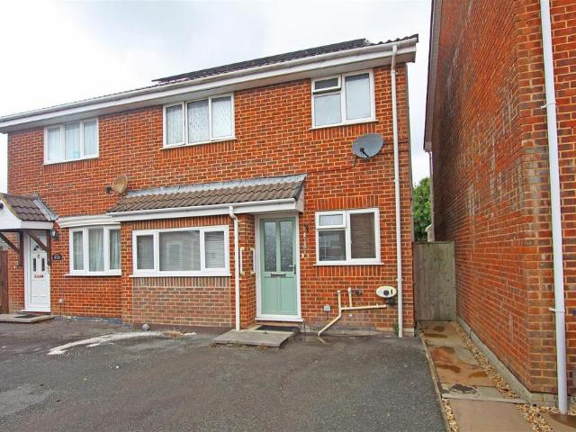 House for sale in Holdenhurst, Bournemouth
