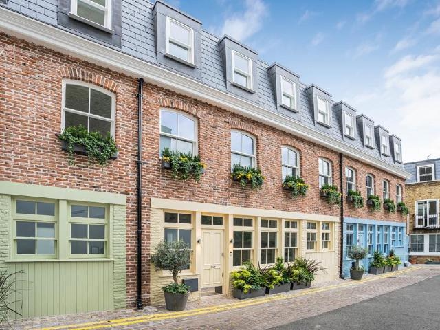 House for sale in Earl's Court, Greater London