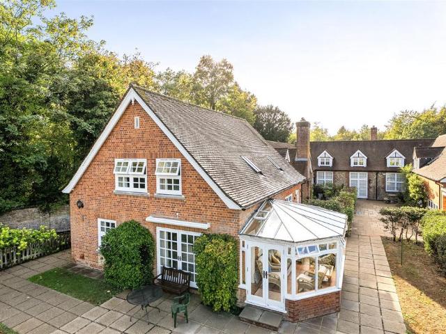 House for sale in Hooley, Red Hill