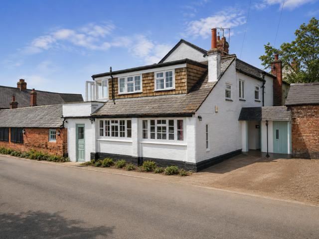 House for sale in Hollowell, Teeton