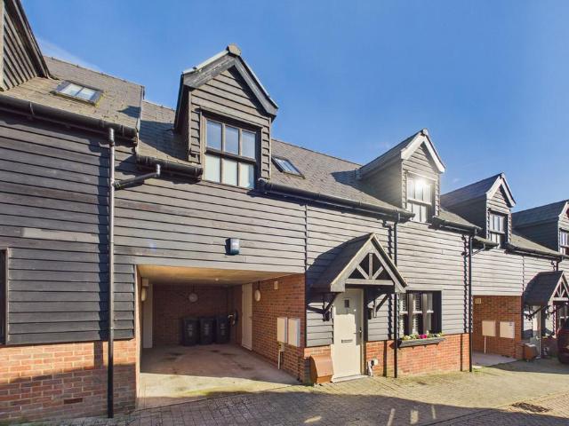 House for sale in Felden, Pouchen End