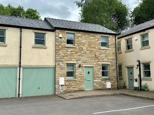 House for sale in Charlesworth, East Midlands
