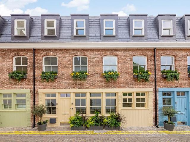 House for sale in Earl's Court, Greater London