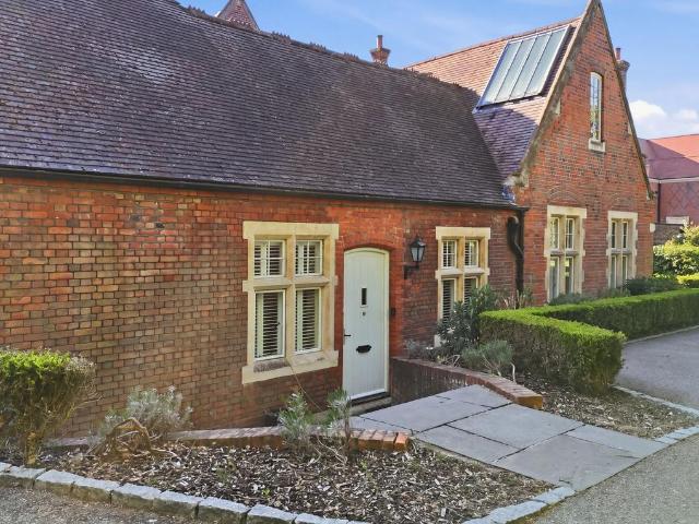 House for sale in The Galleries, Navestock Side