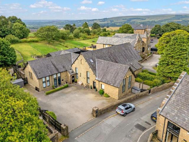 House for sale in Edgworth