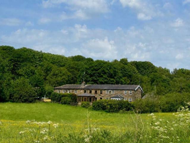 Townhouse for sale in Denholme, West Yorkshire