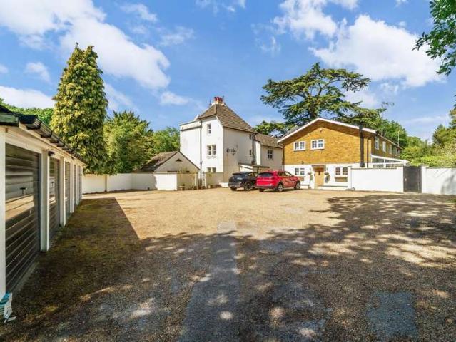 Townhouse for sale in Red Hill, Surrey