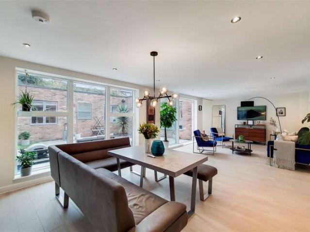 Townhouse for sale in London Borough of Lewisham, Greater London
