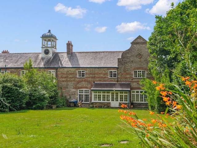 Townhouse for sale in Membland, Strode