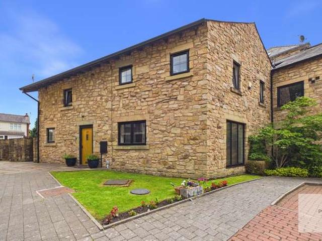 Townhouse for sale in Bury, Greater Manchester