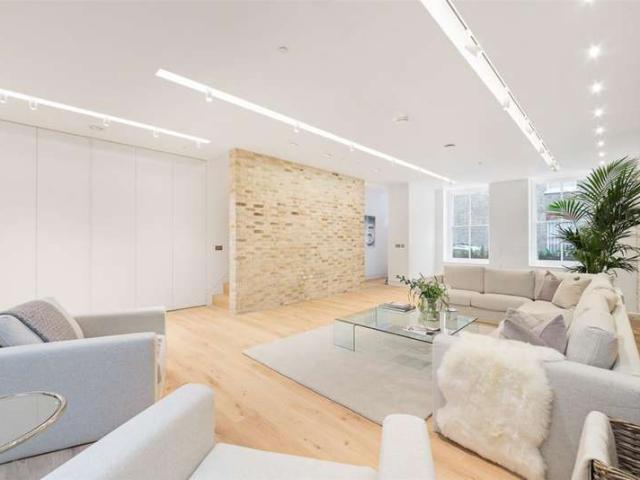 Townhouse for rent in Marylebone, Greater London
