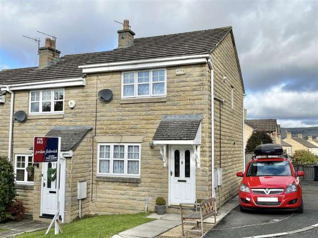Townhouse for sale in Charlesworth, East Midlands