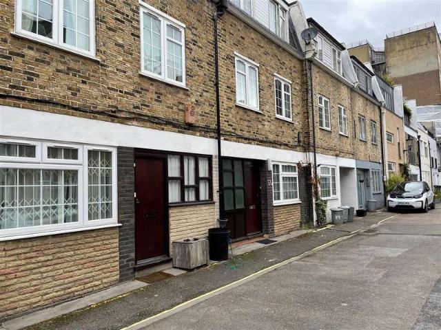 Townhouse for rent in Marylebone, Greater London