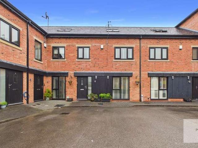 Townhouse for sale in Bury, Greater Manchester