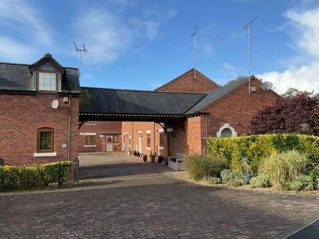 Townhouse for sale in North Meols, Roby Mill