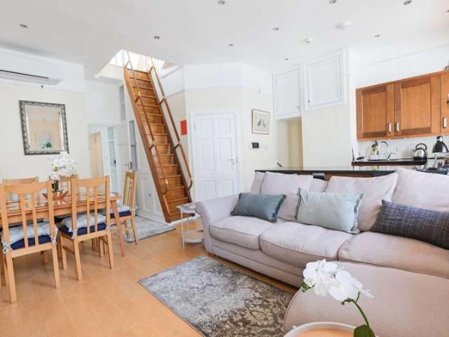 Townhouse for rent in South Kensington, South Kensington